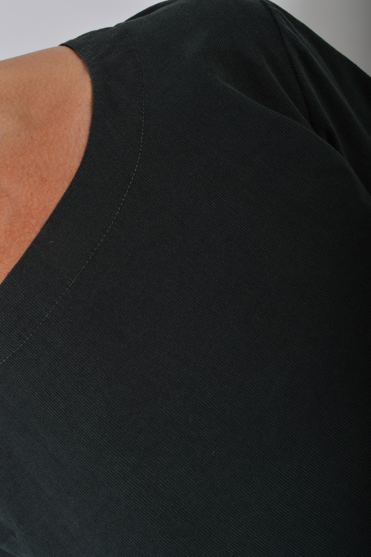 Thing bluse i fløjl 7033, Anthracite