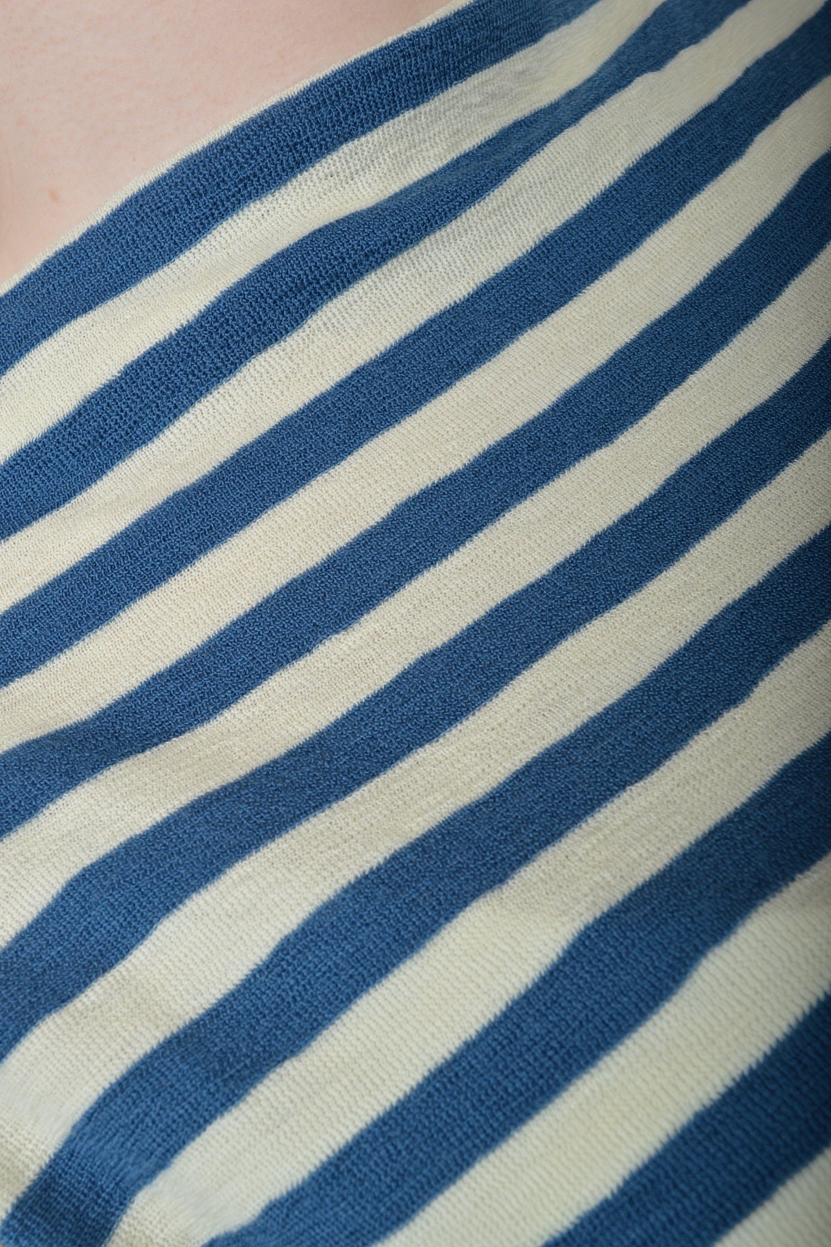 Blusbar by basic 4040 Shirt L/S w/high neck & slits, Raw White / Denim Blue