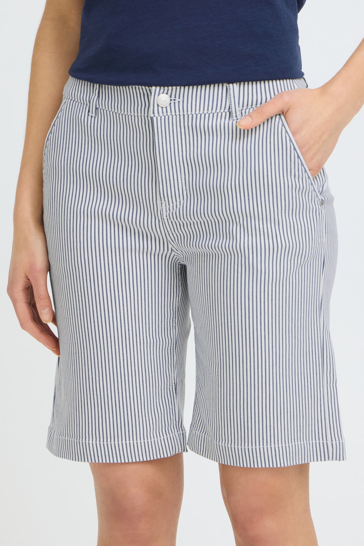 Fransa FRENA SHORTS 2, BIRCH W. NAVY STRIPE