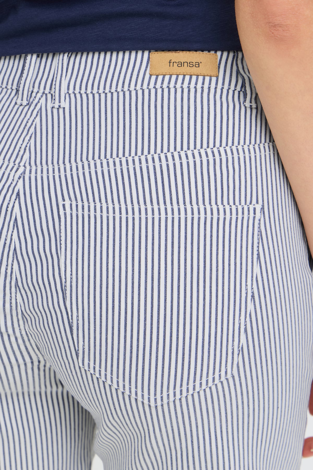 Fransa FRENA SHORTS 2, BIRCH W. NAVY STRIPE