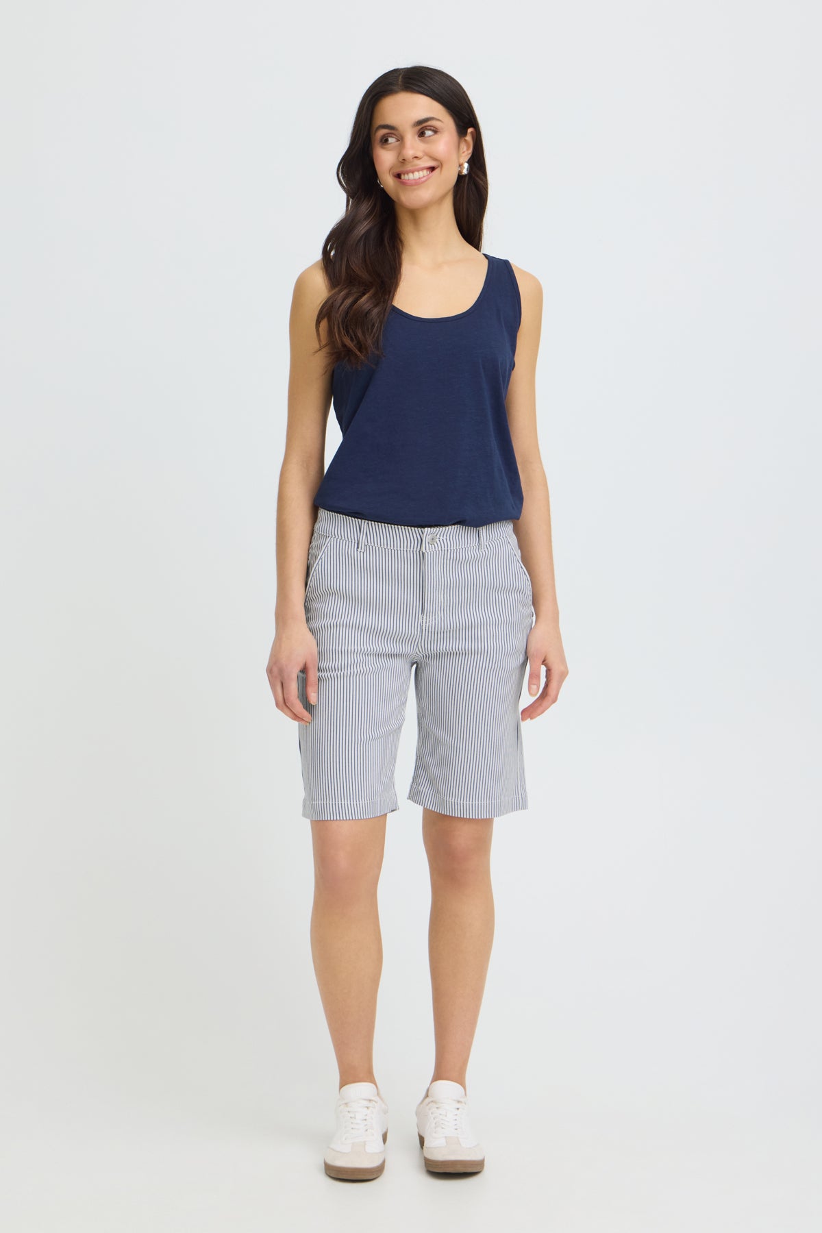 Fransa FRENA SHORTS 2, BIRCH W. NAVY STRIPE