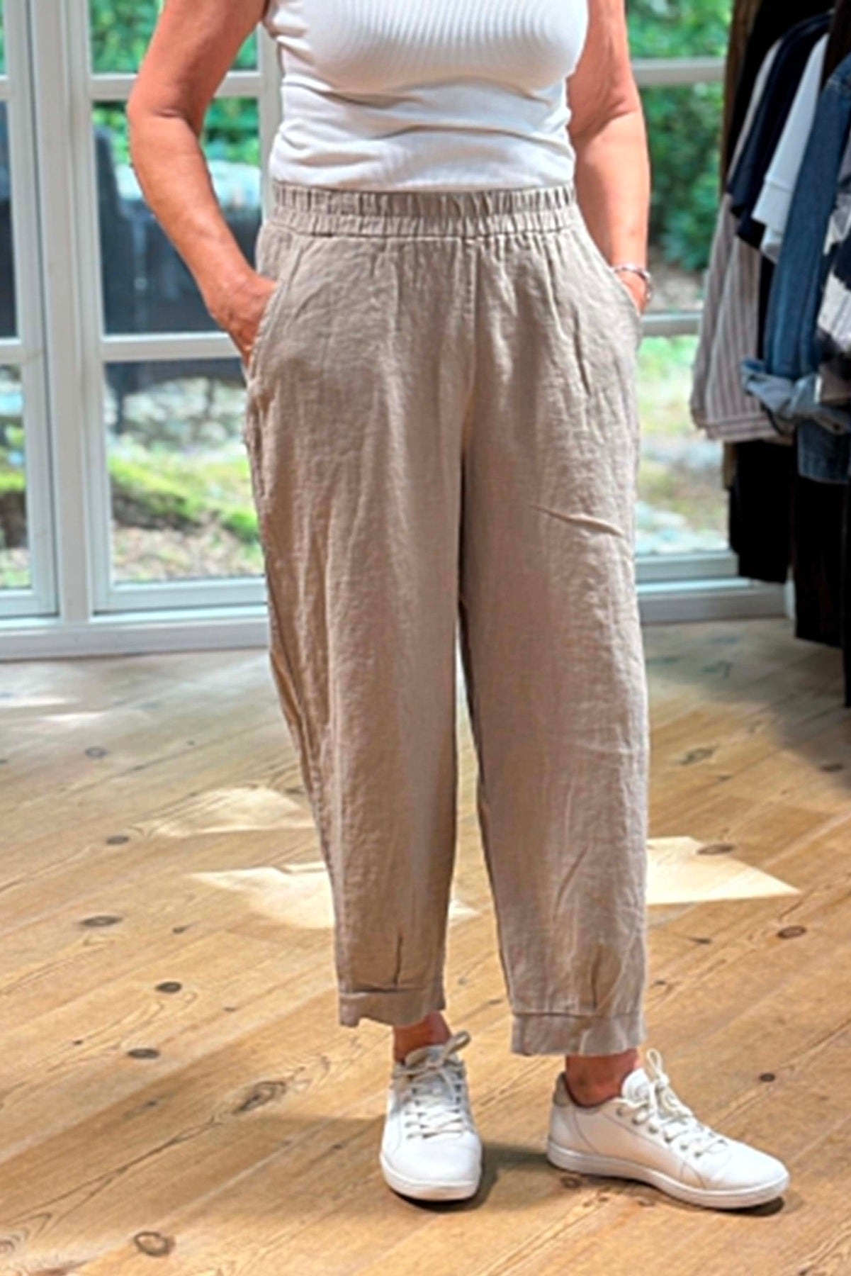 Thing pants w/ pleats at legend 7141, Putty