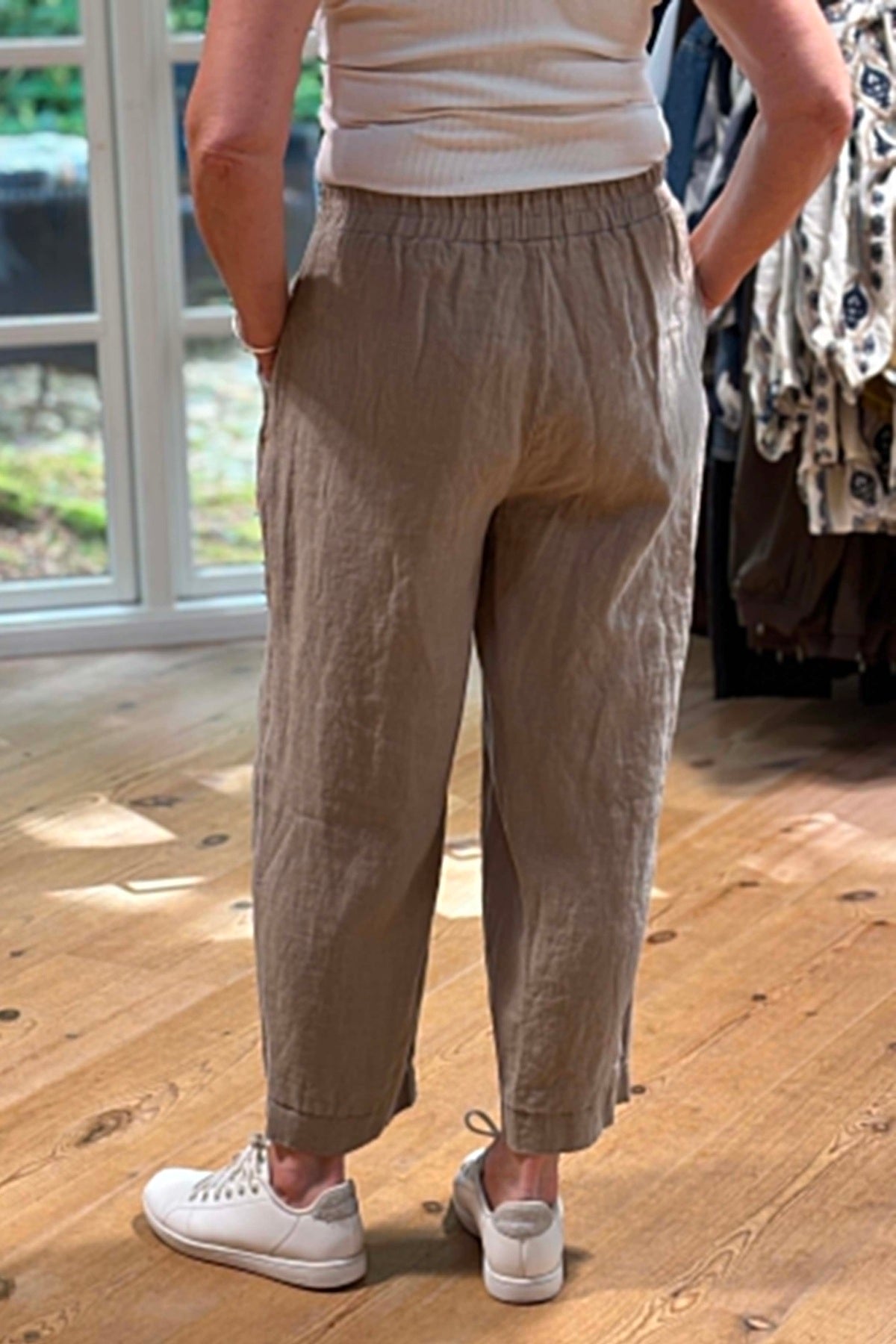 Thing pants w/ pleats at legend 7141, Putty