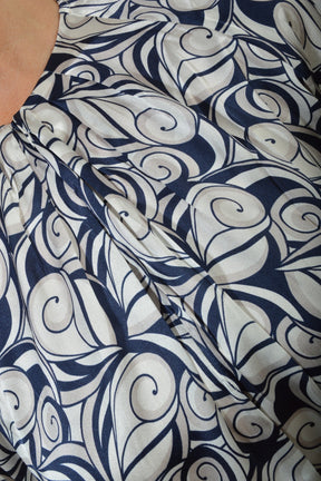 Charlotte Sparre Pleat neck 3417 Swung, Navy/Taupe