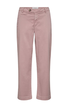 Pieszak Anika support Weekend Chino, English Rose