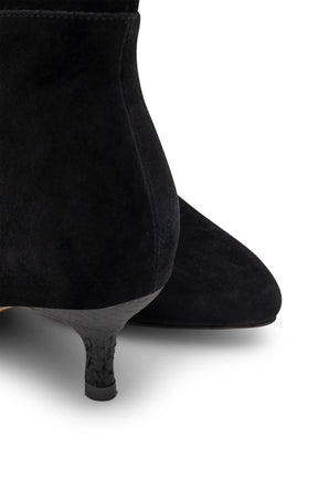 Woden Saga High, Black