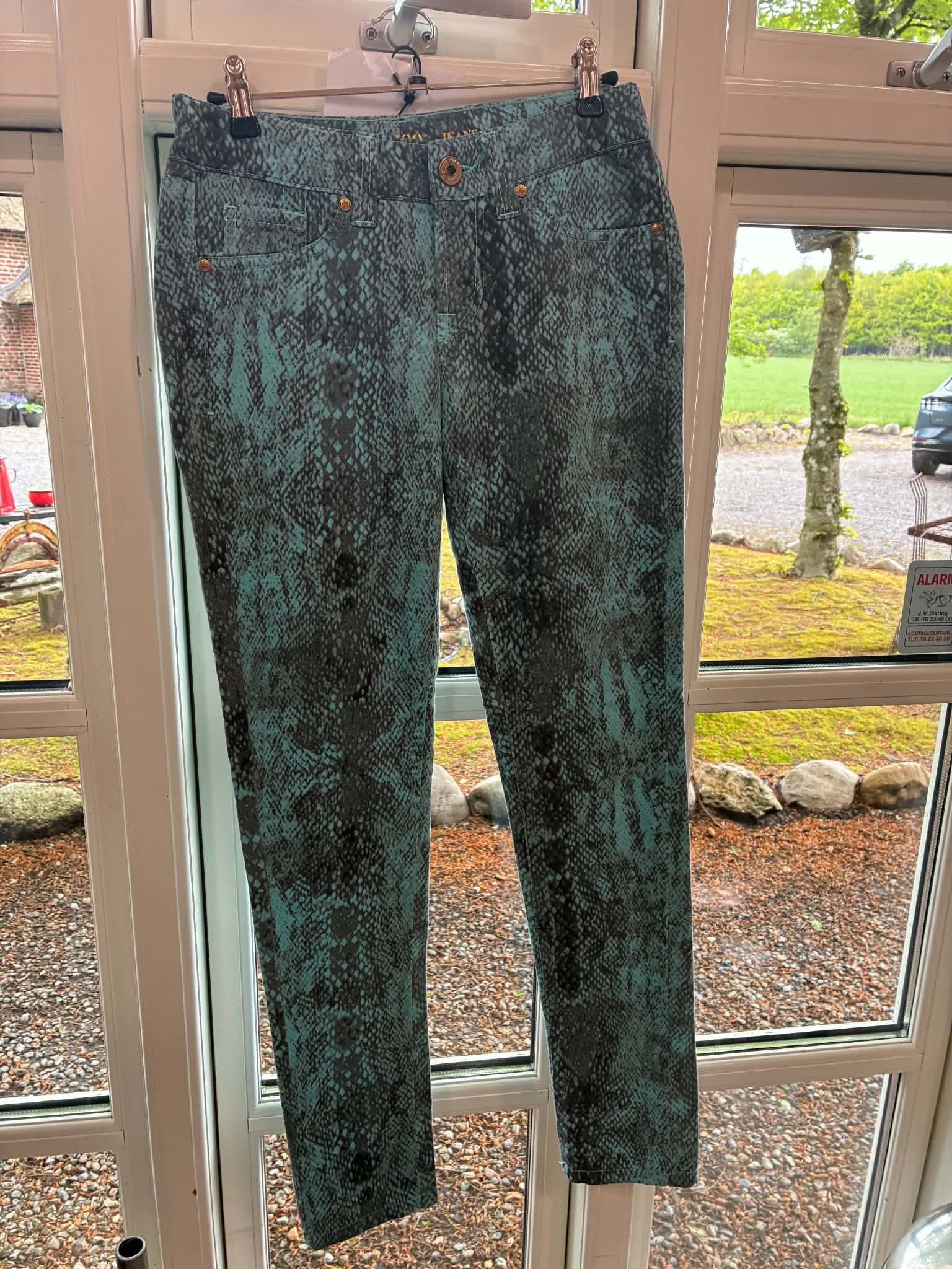 Bøjle 126 - Jonny Q P1306 Tech Gabardine Colour Python, Aqua Sky